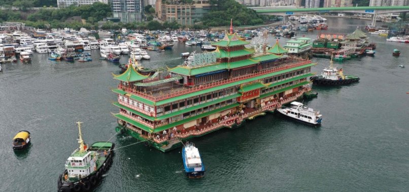 Hong Kong’un simgelerinden yüzen restoran battı