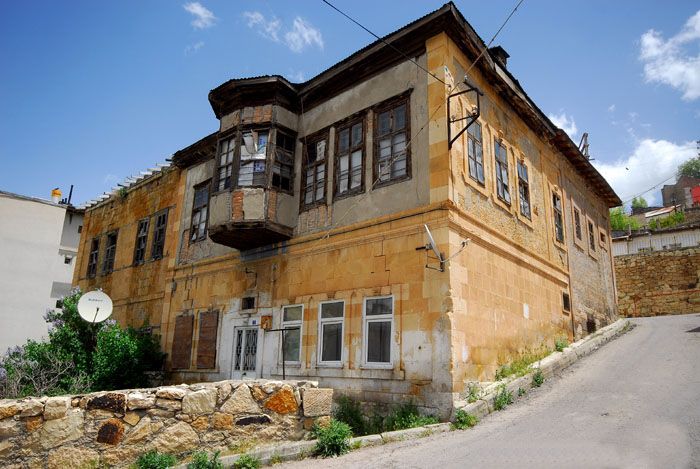Bayburt Merkez’de icradan satılık köy evi