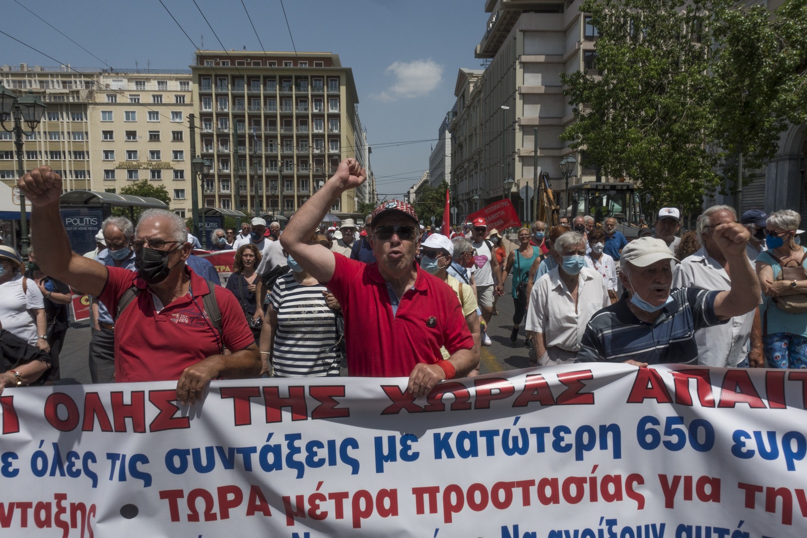 Yunanistan'da emekliler sokağa çıktı 'zam' için gösteri yaptı