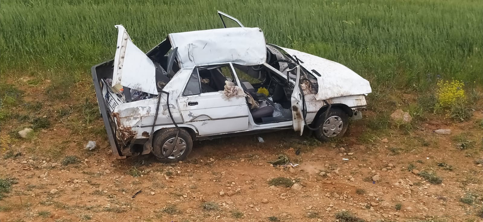 Sivas'ta direksiyon hakimiyetini kaybeden otomobil yoldan çıkarak takla attı: 1’i ağır 3 yaralı
