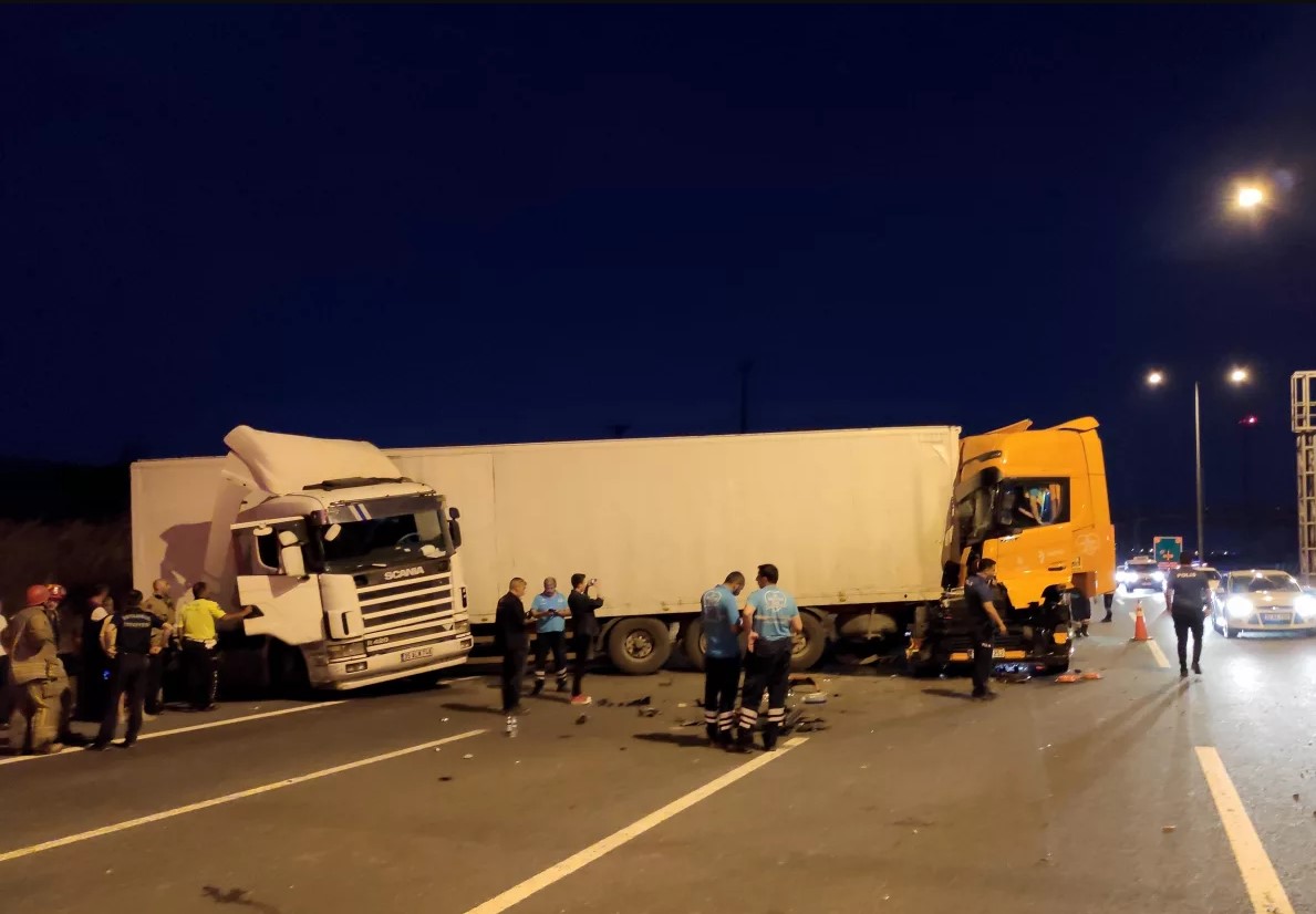 Kuzey Marmara Otoyolu'ndaki trafik kazasında iki kişi yaralandı