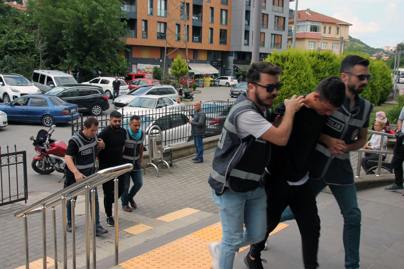 Zonguldak'ta silahlı saldırıyla ilgili yakalanan 4 zanlı tutuklandı