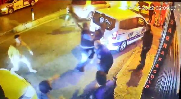 Beşiktaş’ta izinsiz afiş asan grup bıçak ve sopalarla zabıtaya saldırdı
