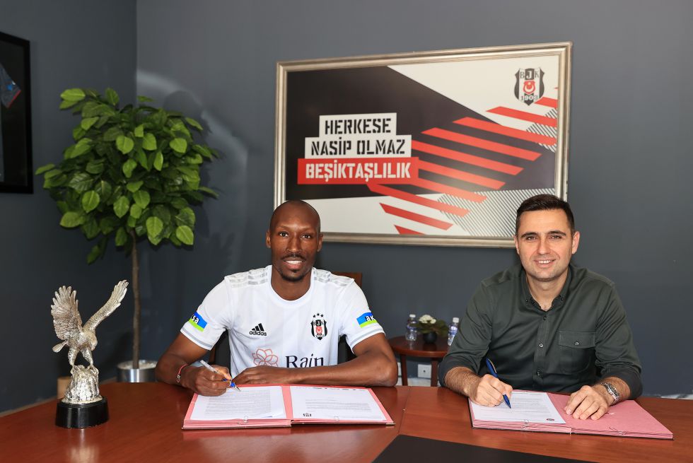 Beşiktaş, Atiba'yı resmen açıkladı