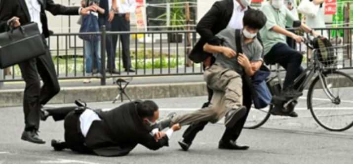 Japonya'nın eski başbakanı öldürmüştü. Muhtemel cezası korkunç 
