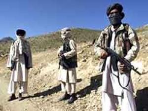 Afganistan'da Taliban 17 polisi öldürdü