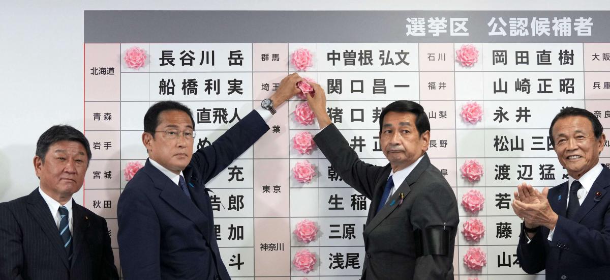 Japonya'da seçimi öldürülen eski başbakan Şinzo Abe'nin partisi kazandı