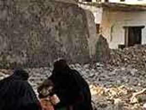 Pakistan'da 4 okula bombalı saldırı