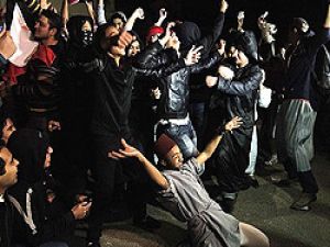 Mısır'da danslı protesto