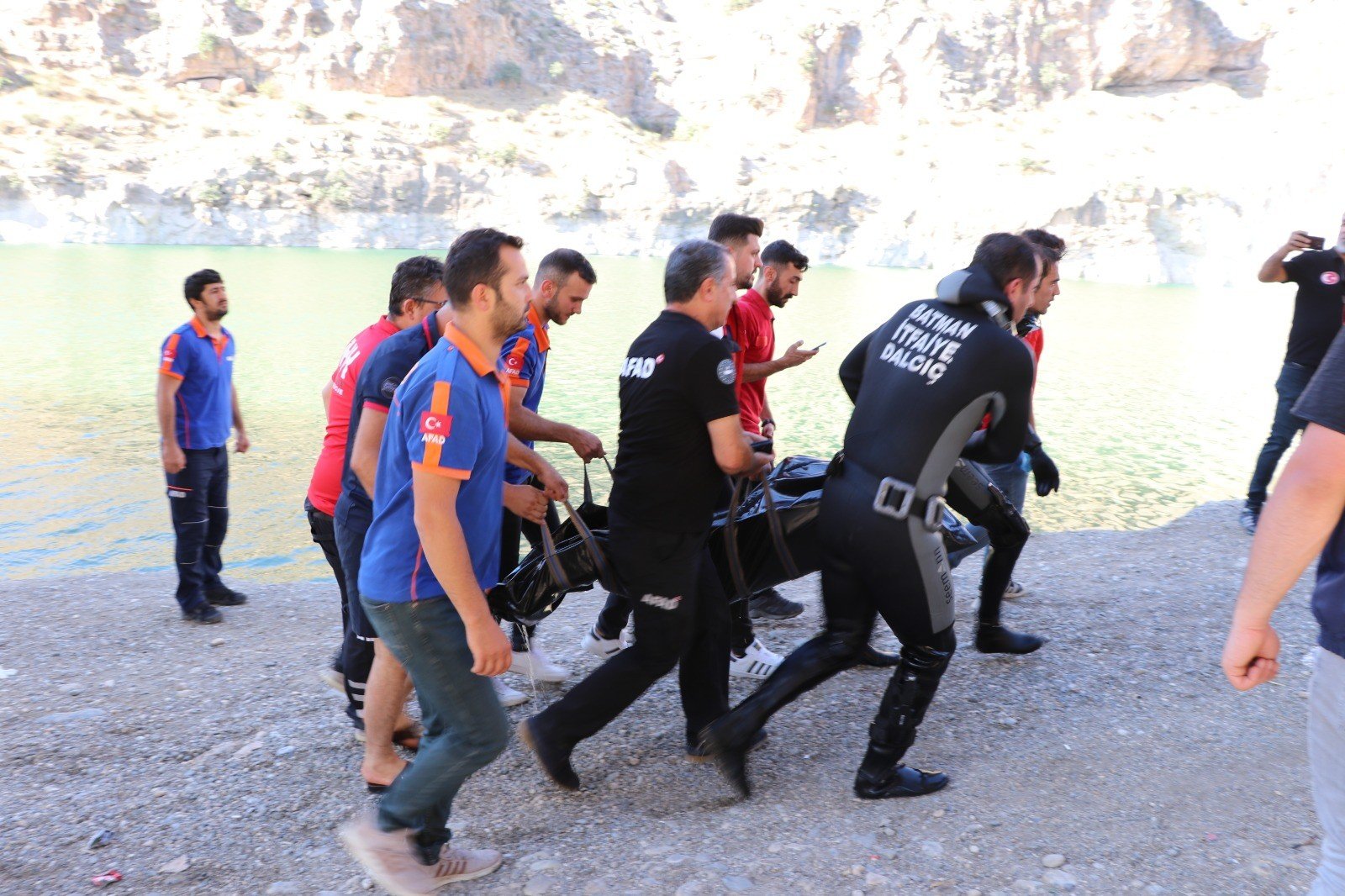 Baraj gölüne giren çocuk boğuldu  