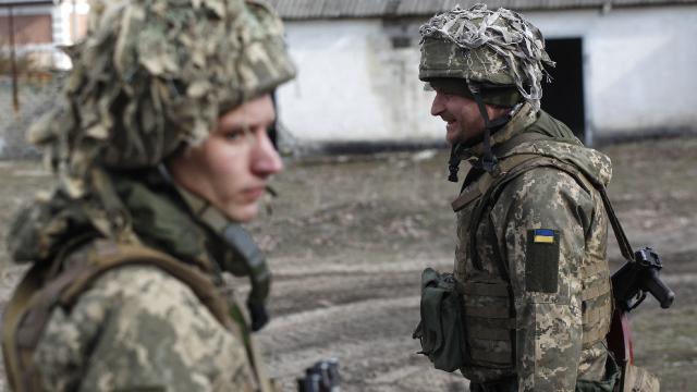 Hollanda ordusu Ukrayna askerlerini İngiltere'de eğitecek