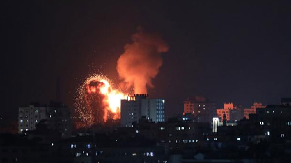 İsrail Hamas'a ait iki noktayı vurdu
