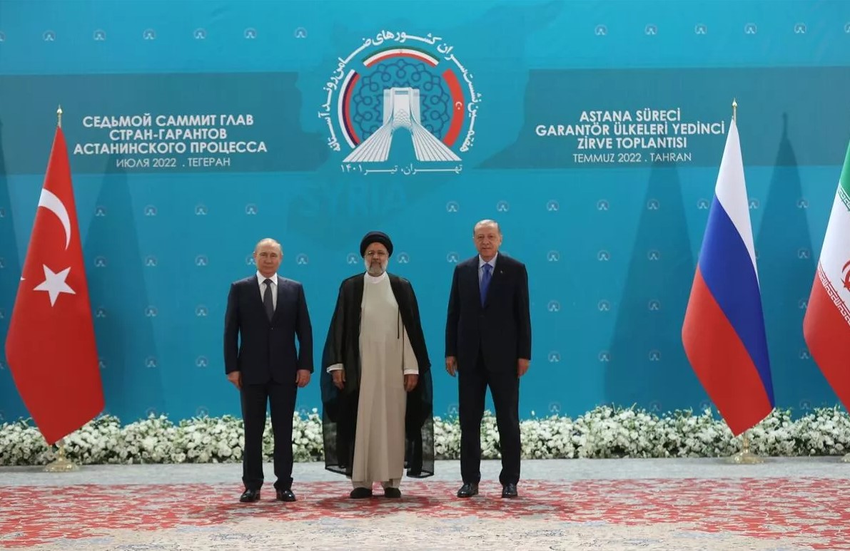 Tahran'daki Türkiye, Rusya ve İran'ın katıldığı üçlü zirvenin ardından önemli açıklamalar