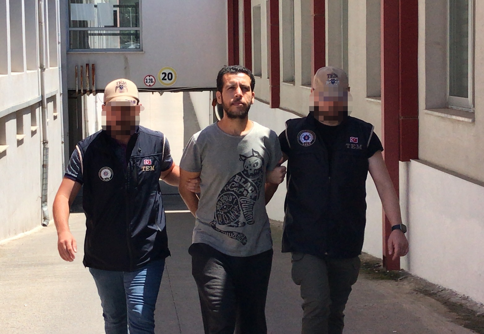 Adana'da FETÖ'nün hücre evine yönelik operasyon