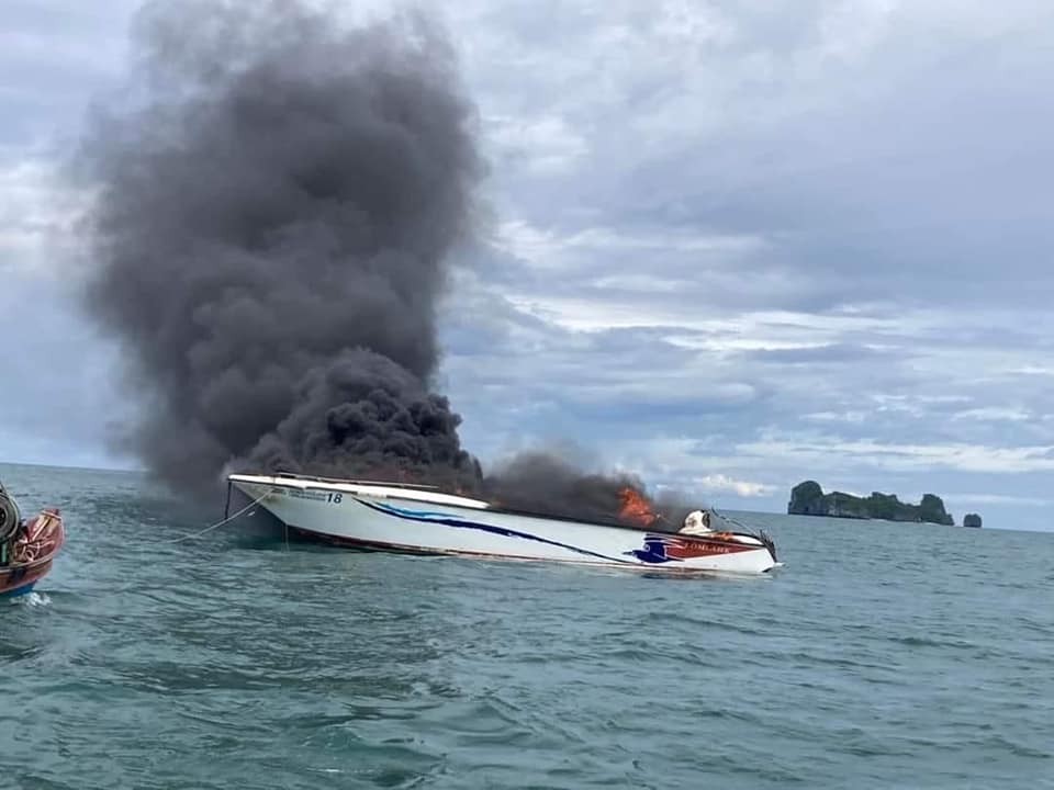 Sürat teknesinde yangın: 20 yaralı