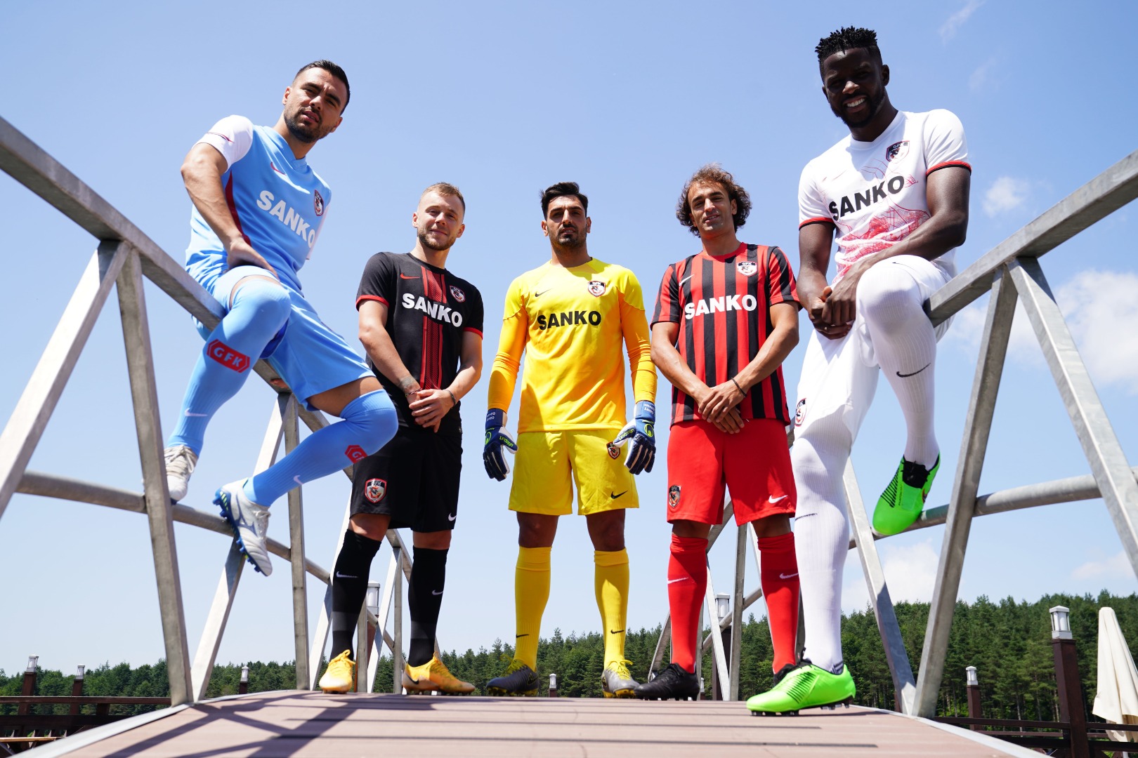 Gaziantep'in yeni formaları tanıtıldı: Futbolcular mankenlik yaptı