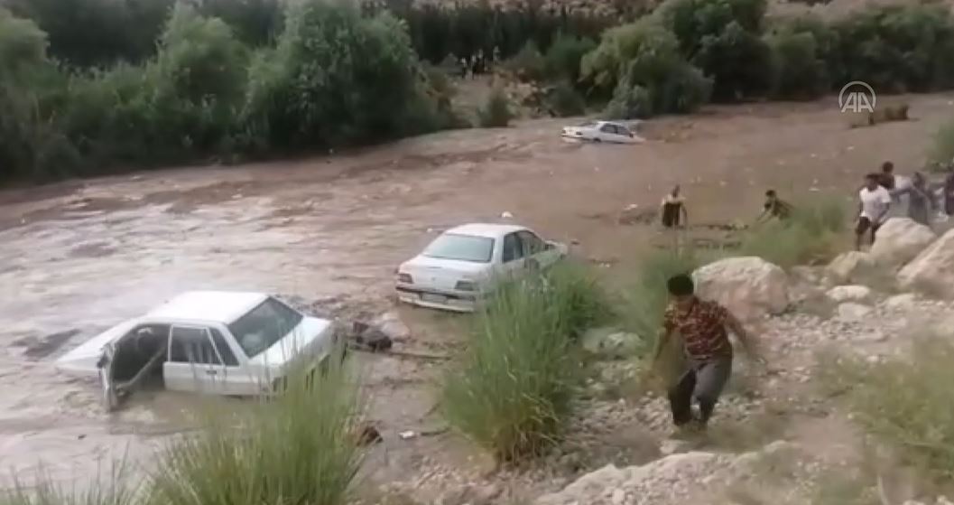 İran'da sel felaketi: 20 kişi hayatını kaybetti, 3 kişi kayıp
