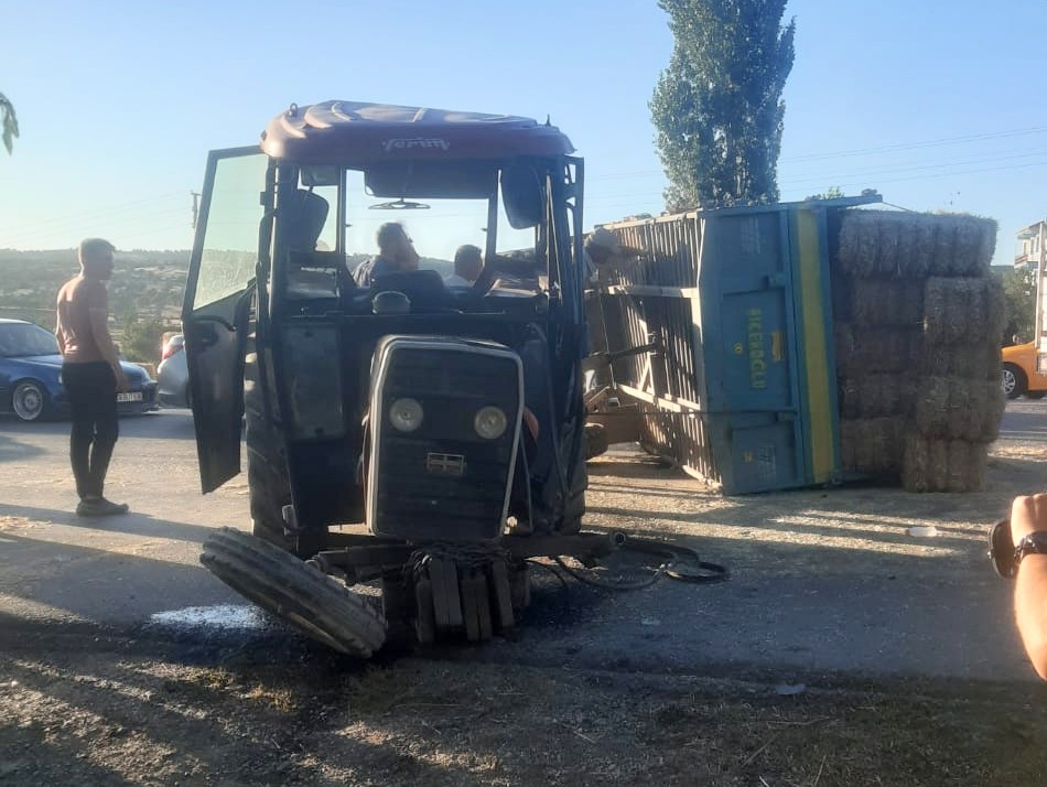 Uşak'ta minibüsle traktör çarpıştı 6 kişi yaralandı