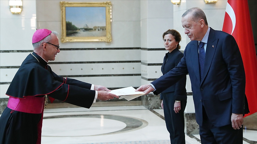 Vatikan'ın Ankara Büyükelçisi'nden Cumhurbaşkanı Erdoğan'a güven mektubu