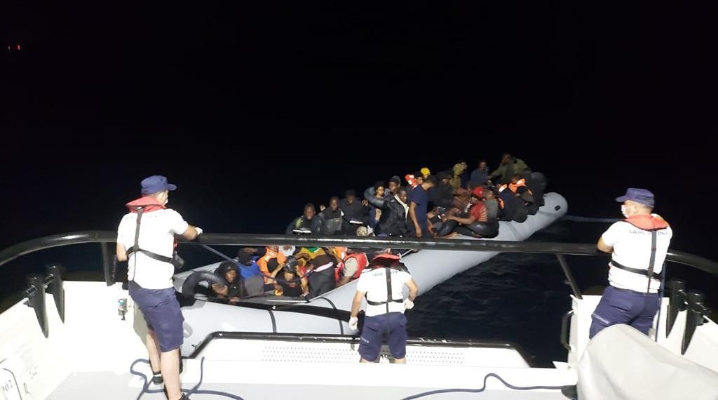 İzmir'de 46 kaçak göçmen yakalandı