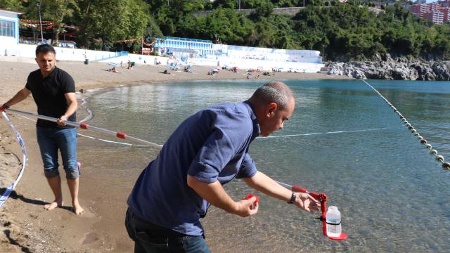 Zonguldak'ta atık su taştı. Denize girmek yasaklandı