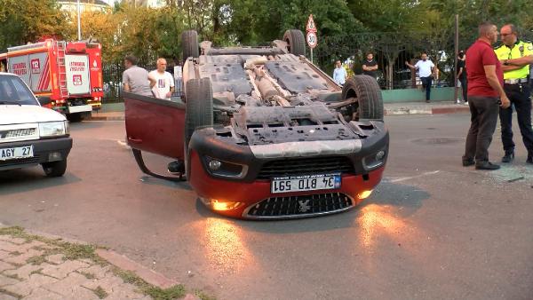 Kartal, Esentepe'de çarpışan iki otomobilden biri takla attı sürücü kaçtı. 2 yaralı