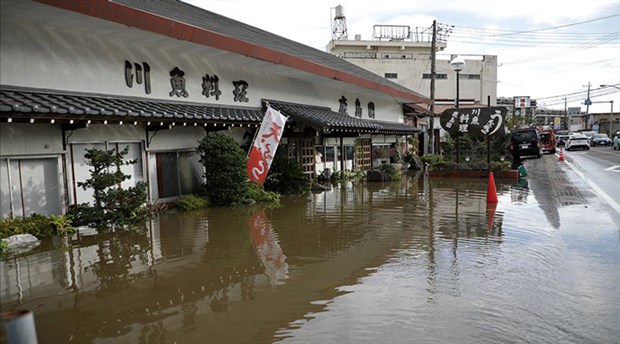 Şiddetli yağış 310 bin haneyi elektriksiz bıraktı