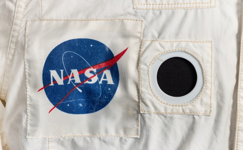 Astronotun ceketi satılan en değerli Amerikan uzay eseri oldu