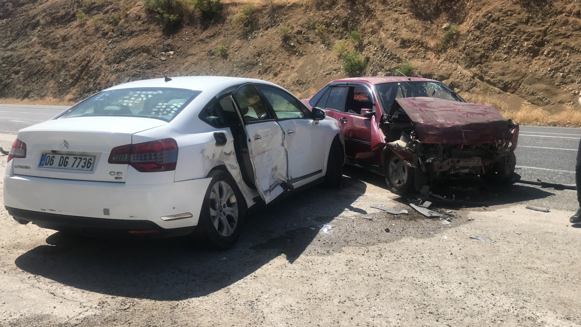 Elazığ’da iki otomobil çarpıştı: 4 yaralı