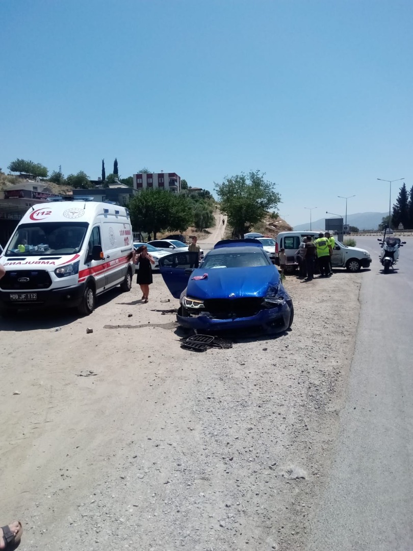 Aydın'da iki otomobil çarpıştı: 2’si çocuk 3 kişi yaralandı
