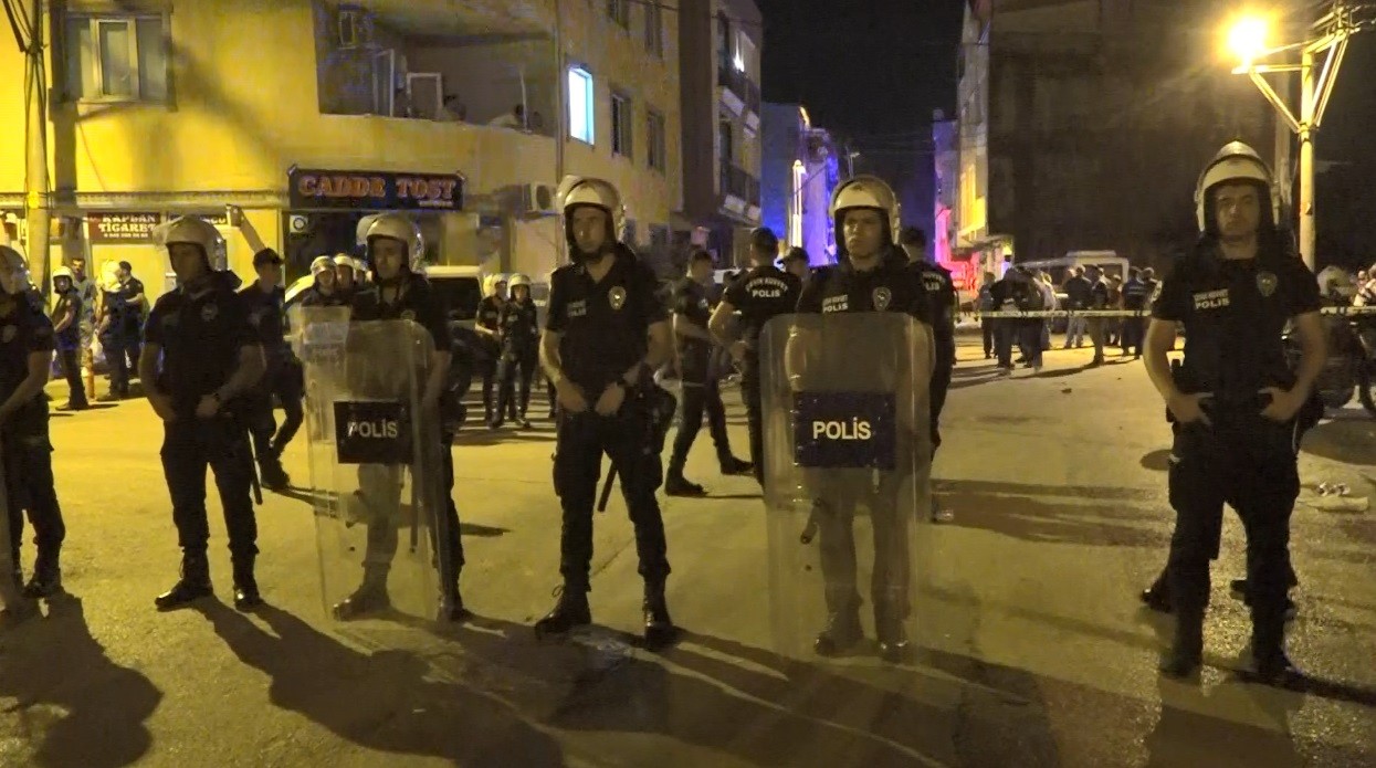 Bursa’da iki grup arasında çıkan kavgada 2 polis, 2 bekçi ve 2 çalışan yaralandı