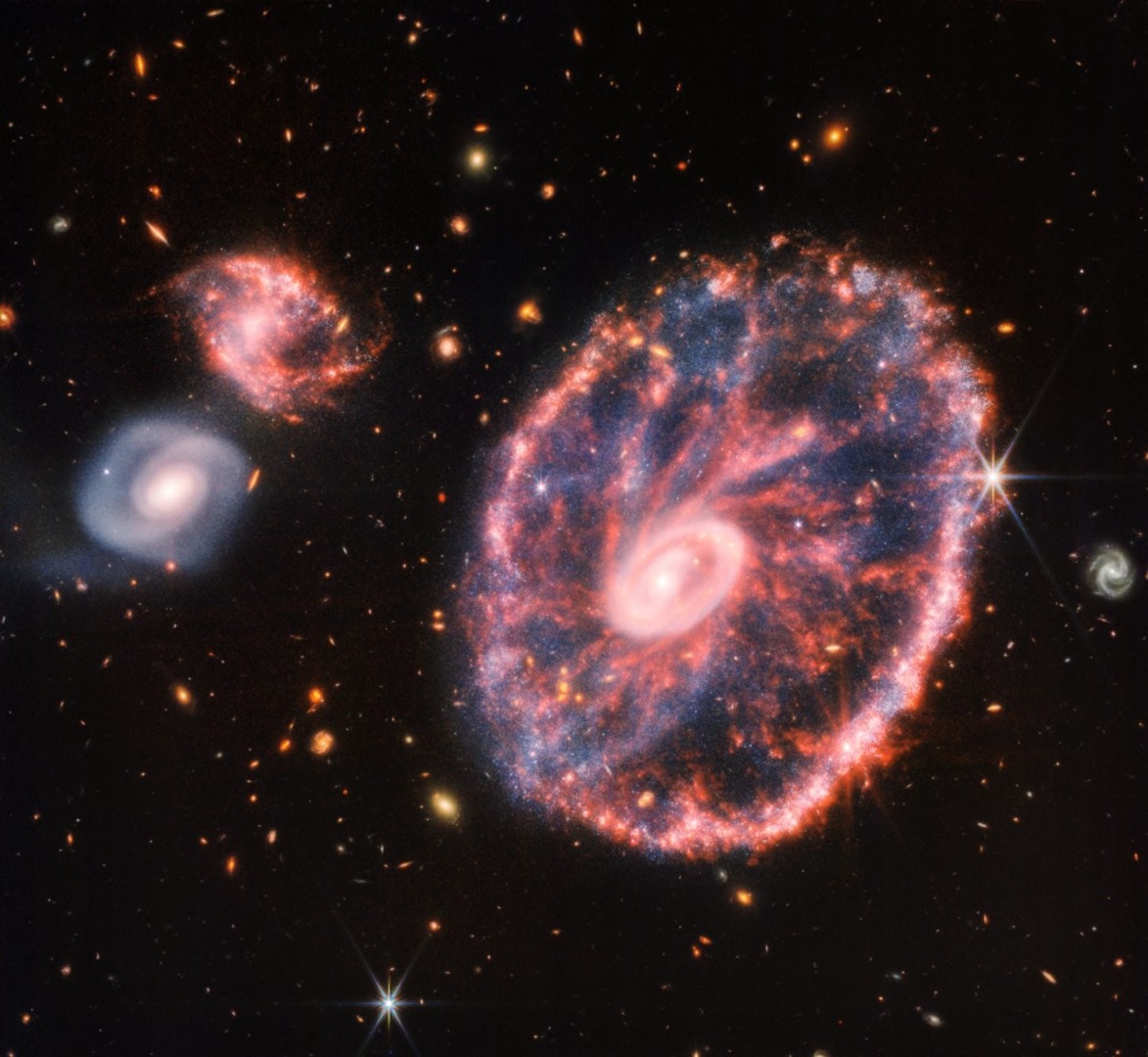 James Webb Teleskobu Cartwheel Galaksisi’ni görüntüledi. Yeni bilgiler orta çıktı  