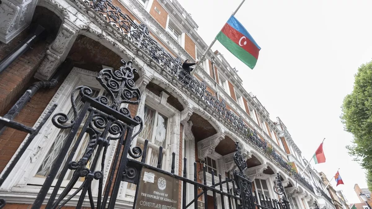 Azerbaycan'ın Londra Büyükelçiliğine saldırı