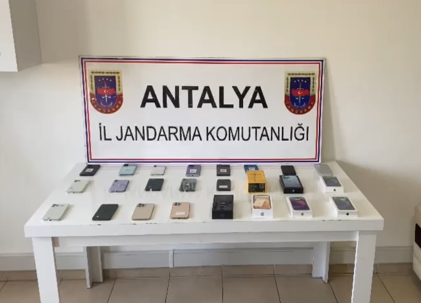 Antalya'da kaçak telefon operasyonu