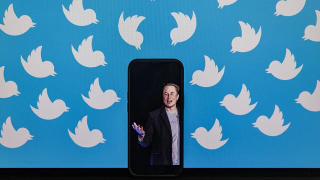 Musk Twitter’ı "dolandırıcılıkla" suçladı