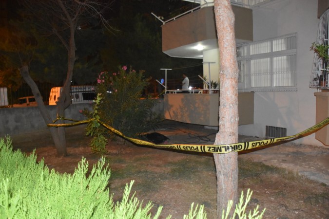 Adana'da balkondan düşen 16 yaşındaki kız hayatını kaybetti