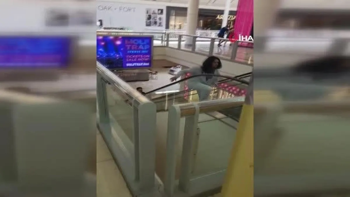 ABD’deki bir alışveriş merkezinde duyulan patlama sesleri paniğe neden oldu