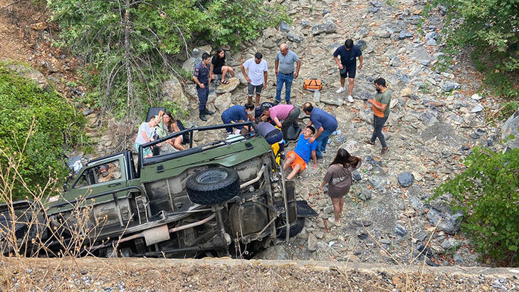 Alanya'da turistlerin bulunduğu safari cipi şarampole devrildi: 7 yaralı