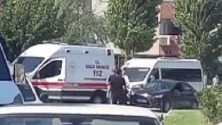 Hastane önündeki ambulans çalındı