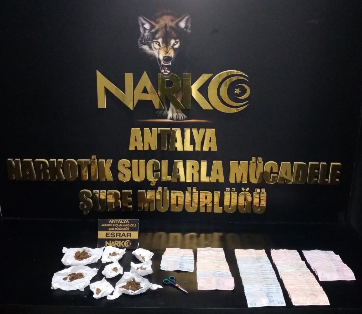 Antalya'da 8 kilo uyuşturucu ele geçirildi