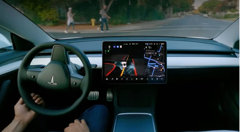 Tesla araçlar otopilota alınınca mankenleri ezdi: Elon Musk şokta