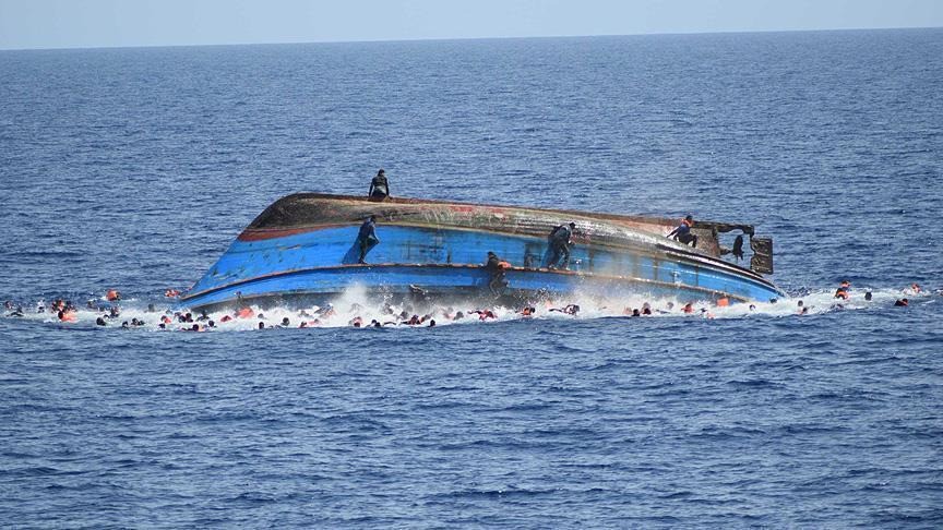 Yolcu teknesi battı: 3 ölü 17 kayıp