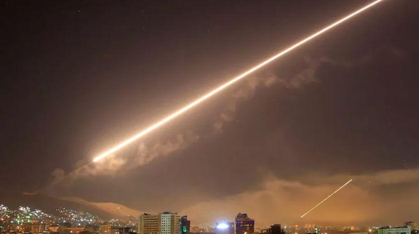 İsrail jetlerinden Suriye'ye hava saldırısı. 3 asker öldürüldü