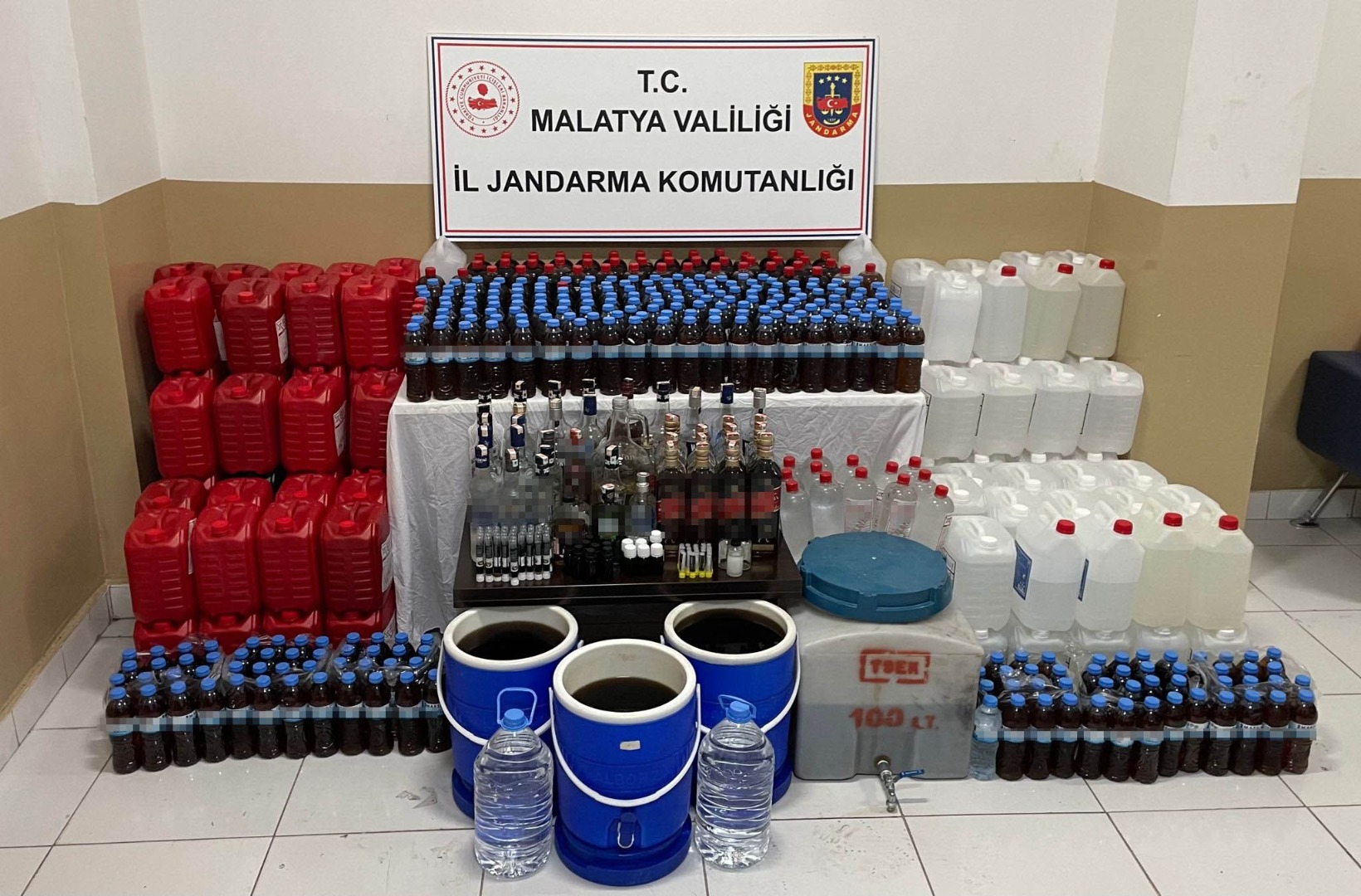 Malatya'da bin 100 litre kaçak alkol ele geçirildi