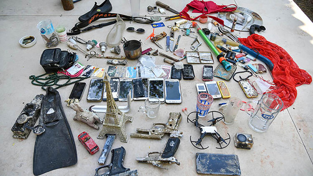 Takma diş, silah, dron, cep telefonu. Bunların hepsi denizin dibinden çıktı
