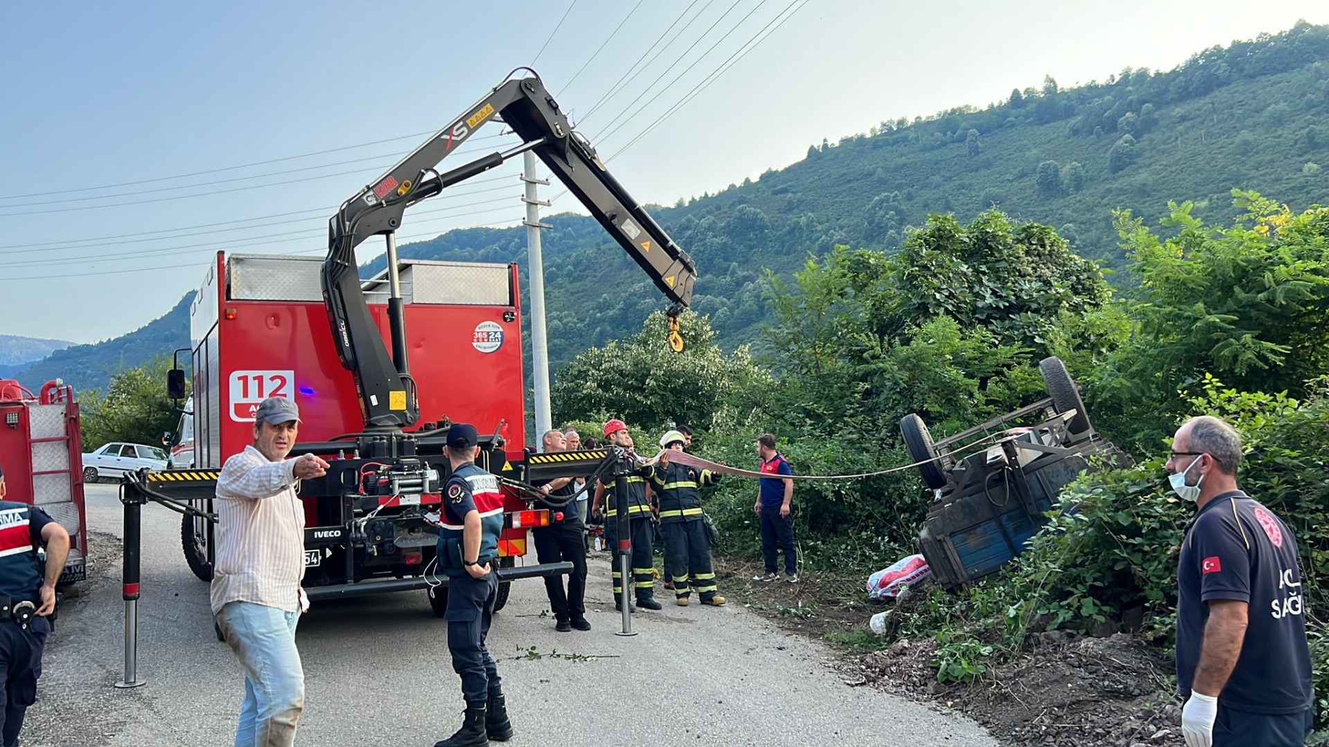 Fındık işçilerini taşıyan traktörün römorku devrildi. 1 ölü, 12 yaralı 