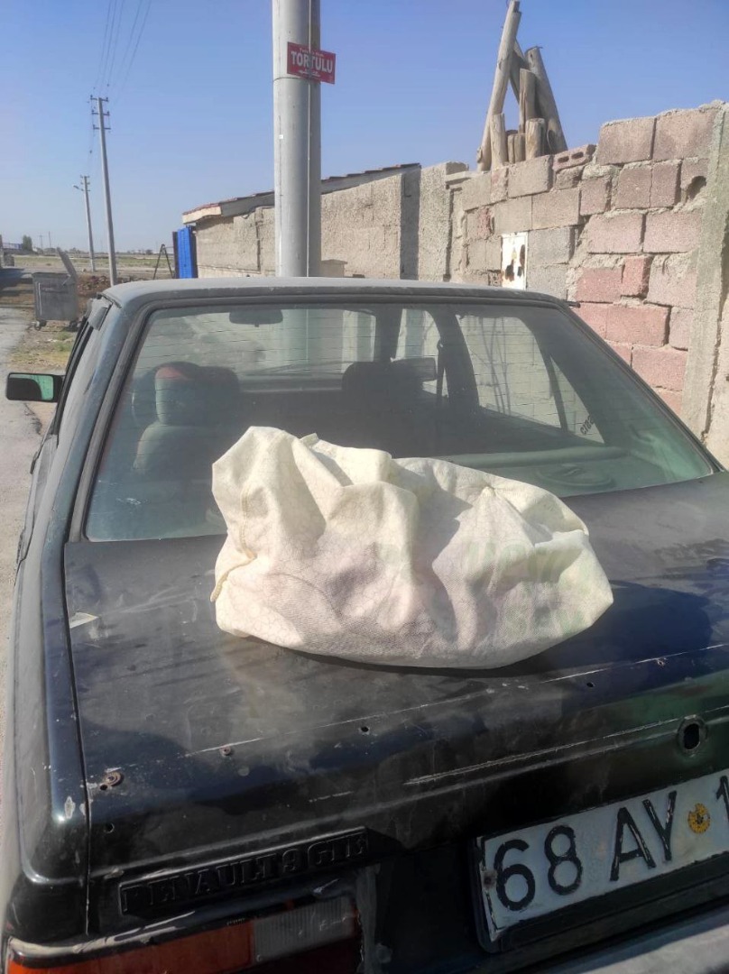 Konya’da yeni doğmuş bebeği arabanın bagajının üstüne bırakıp terk ettiler