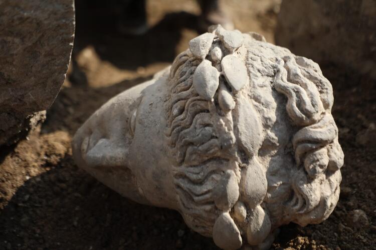 Antik kentteki kazılarda Apollo heykeli bulundu