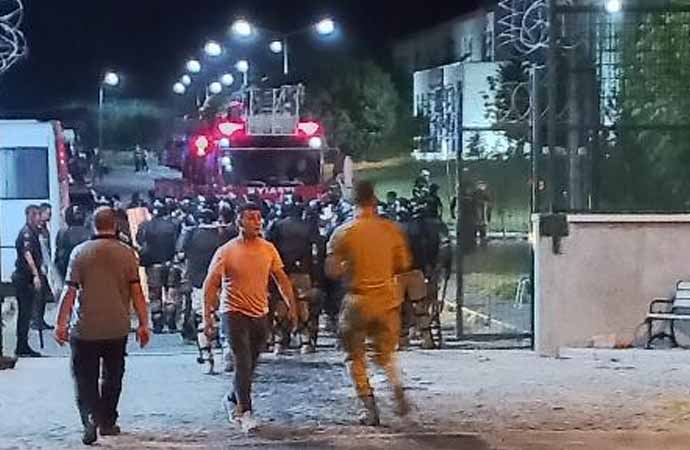 Geri Gönderme Merkezi'nde yangın çıkaran 20 sığınmacı tutuklandı