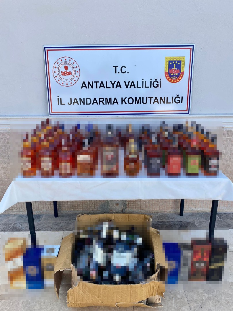 Antalya'da 61 şişe sahte içki ele geçirildi